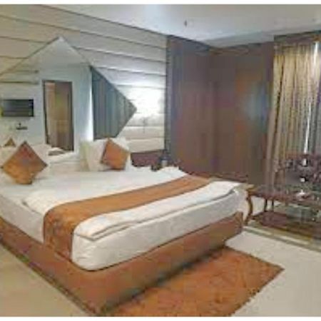 Hotel D Grand, Барейли Екстериор снимка