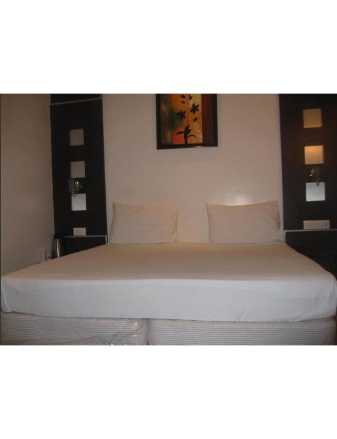 Hotel D Grand, Барейли Екстериор снимка