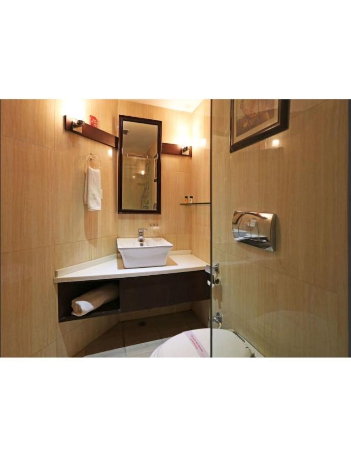 Hotel D Grand, Барейли Екстериор снимка