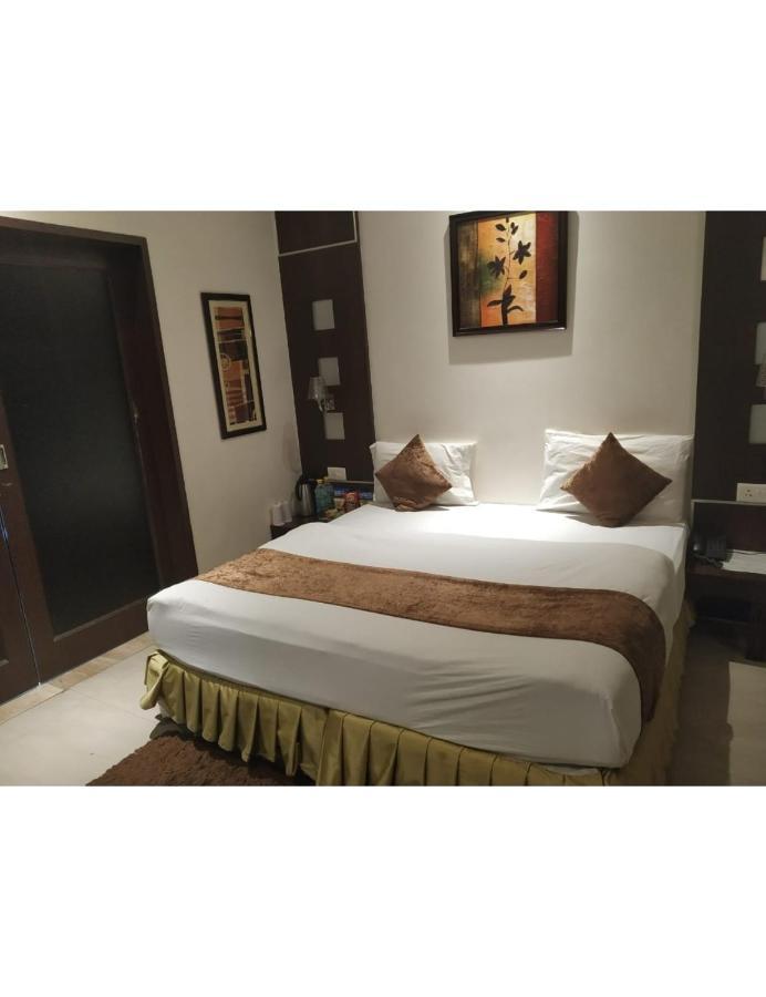 Hotel D Grand, Барейли Екстериор снимка
