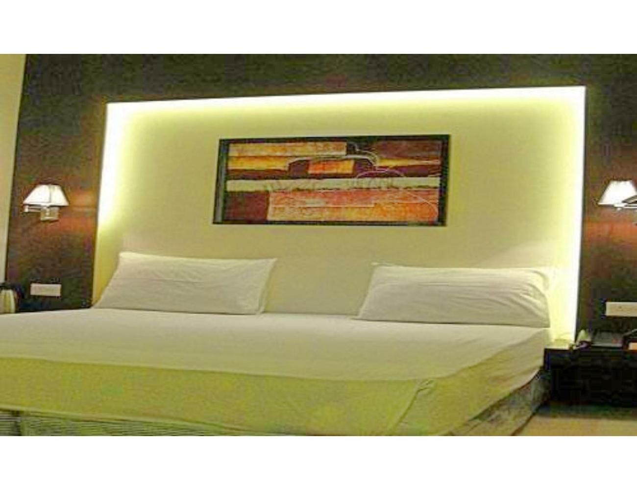 Hotel D Grand, Барейли Екстериор снимка